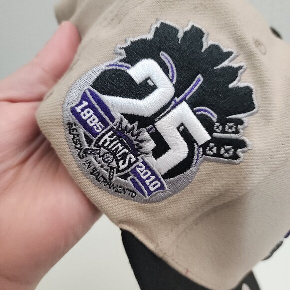 Mitchell & Ness 2010 Sacramento Kings Snapback Hat - Picture 5 of 13